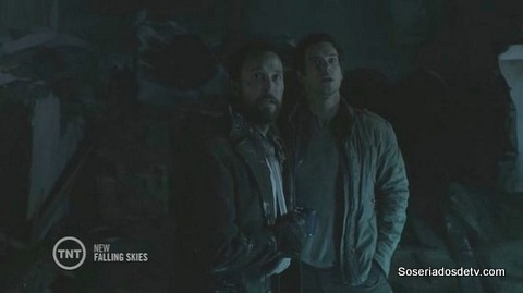 Falling Skies: A Thing With Feathers s04e08 4x8 hall tom moon