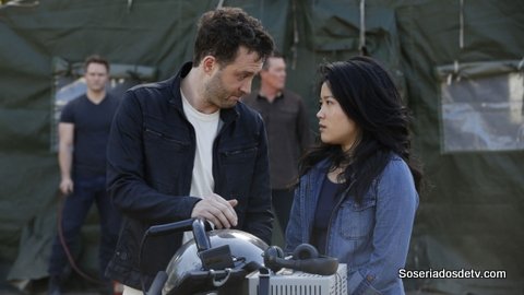 Scorpion Twist And Shout 2x21 s02e21 Toby Happy